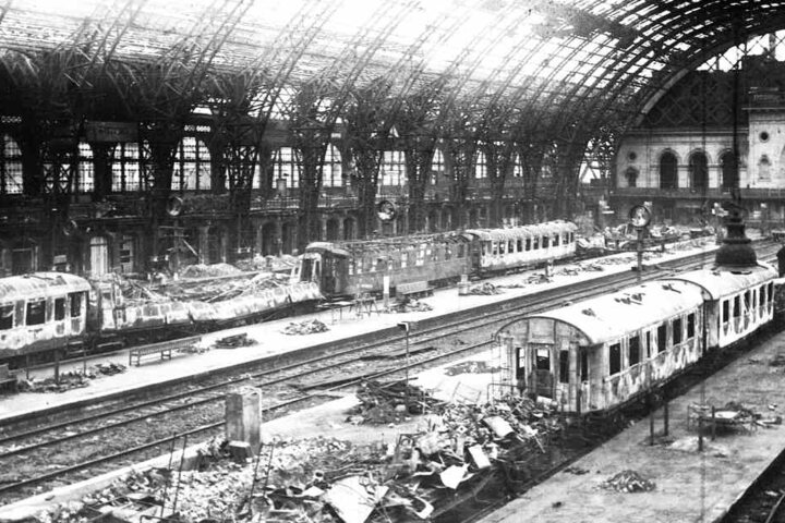 Vom Bahnhof blieb 1945 nicht viel übrig.