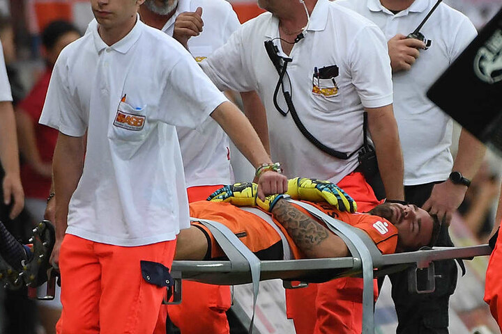 Oliver Schnitzler musste mit Verdacht auf ein Schädel-Hirn-Trauma weggetragen worden. Mittlerweile sei er aber wieder fit.