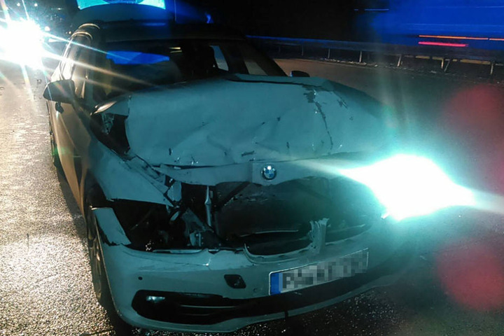 Mindestens vier Personen sollen sich bei dem Unfall verletzt haben.