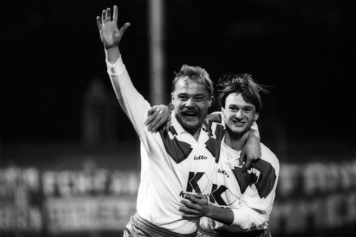 20. Oktober 1994: Bernd Tipold (l.) freut sich mit Sirko Pohl über seinen Treffer in der Partie des FSV Zwickau beim 1. FC Saarbrücken. Am Ende hieß es 1:1.