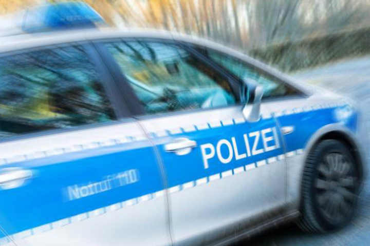 Rettungskräfte brachten die Frau ins Krankenhaus, wo sie verstarb. (Symbolbild)