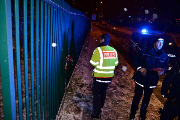 Bei dem Crash wurde der Unfallverursacher leicht verletzt. Er kam ins Krankenhaus.