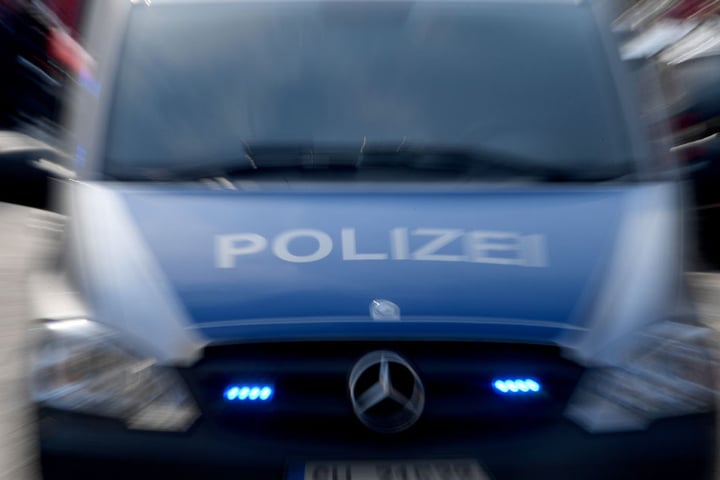 Die Polizei beschlagnahmte den Brandort.