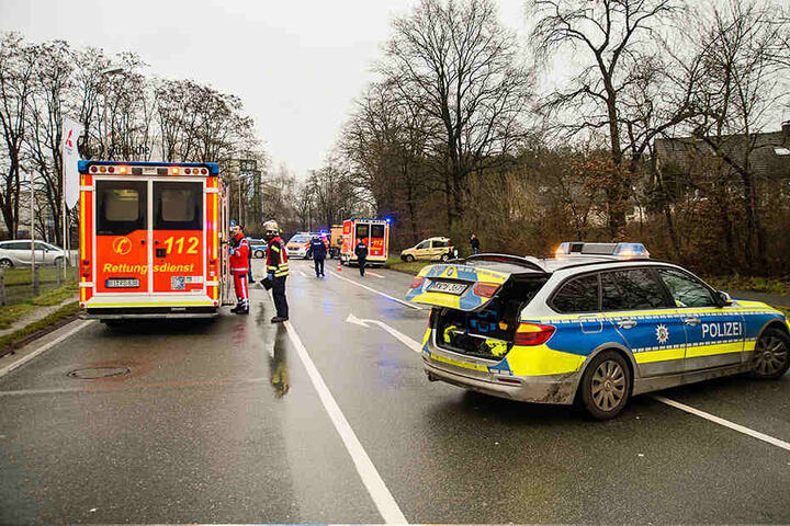 Die Polizei sperrte die Kreuzung ab.