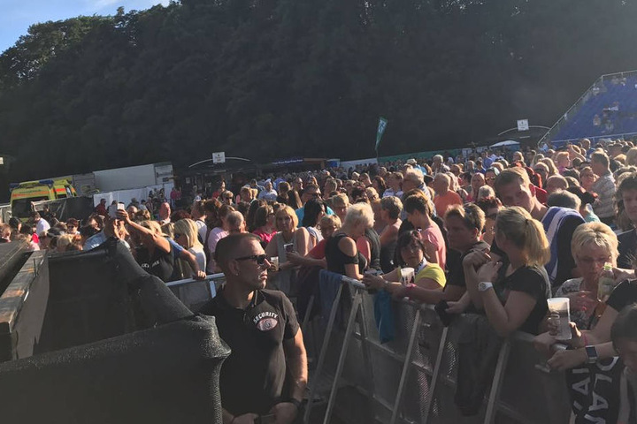 Bis zu 12.000 Fans passen auf den Festplatz.