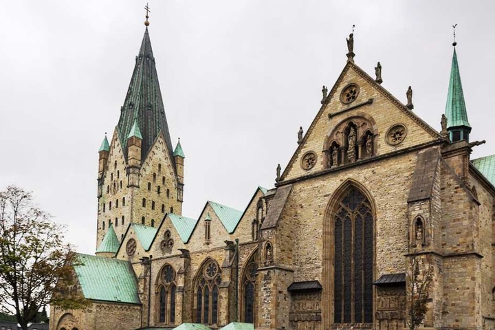 Der Paderborner Dom ist ein Wahrzeichen der Stadt.