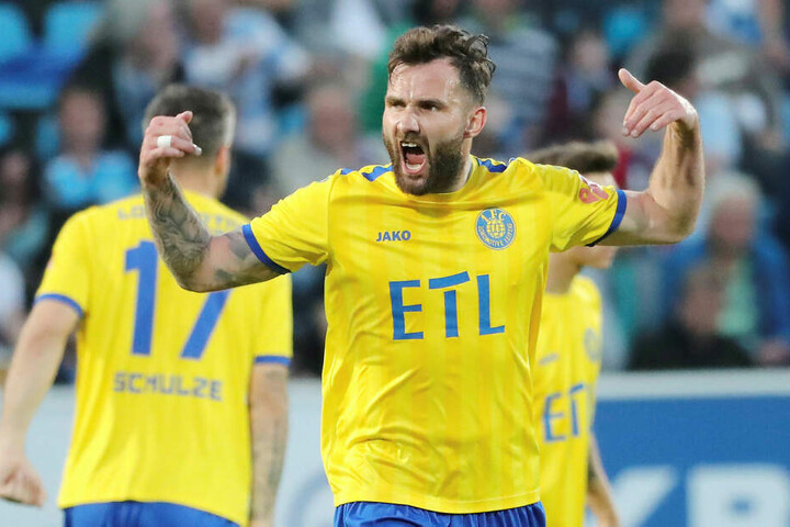 Mittelfeldspieler Sascha Pfeffer dürfte vor allem dem Duell mit Ex-Klub Hallescher FC freudig entgegen blicken.