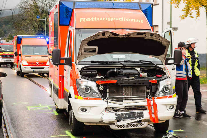 Es ist der zweite Rettungswagen innerhalb von einer Woche, der nun Schrott ist.
