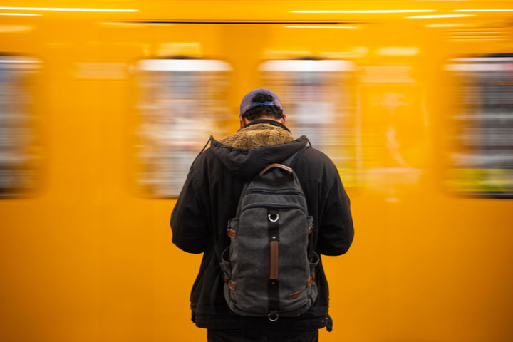 Laut Senatsverwaltung sollen jede Nacht Streetworker von Karuna und der Berliner Stadtmission sowie Sicherheitsbeamte der BVG an den Stationen eingesetzt werden, um den Übernachtenden Hilfe anzubieten (Symbolbild).