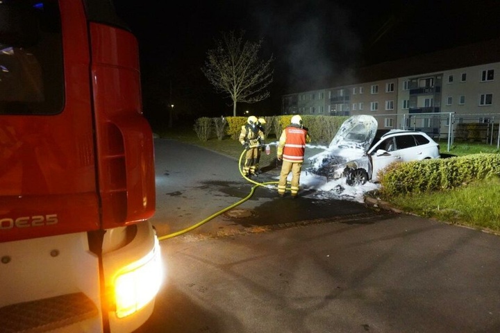 Das dritte Auto, das gegen 2 Uhr brannte, gehörte einem Kameraden der Freiwilligen Feuerwehr.