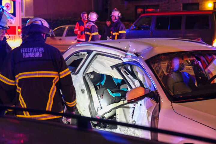 Auf der Rückbank des Autos saßen die zwei Kinder, die bei dem Unfall schwer verletzt wurden.