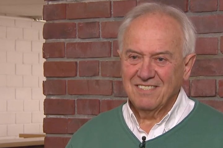 Peter Schiller freut sich. Er hat 650 Euro für seine Tabakdose bekommen.