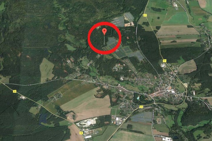 Der 33-Jährige verschanzte sich mehrere Stunden in Königsbrück, nordwestlich von Dresden. Er hielt sich in einer Russenkaserne (Kreis) im Wald auf.