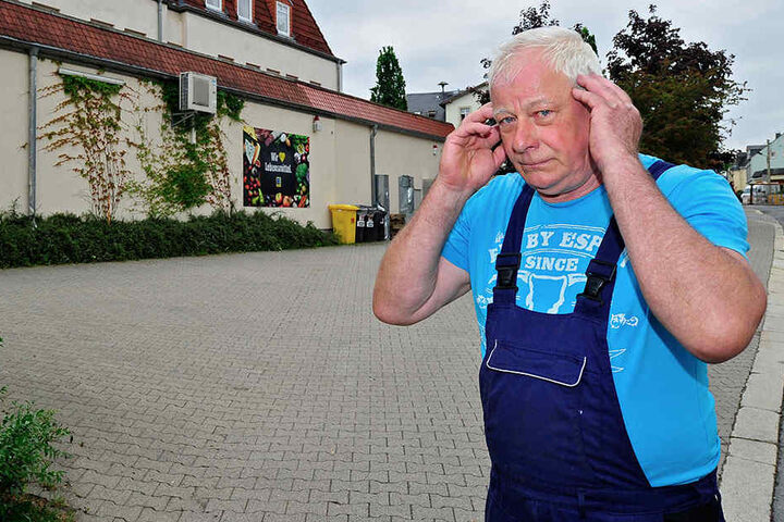 Jürgen Güttler (63) wird nachts durch die Lieferfahrzeuge des Einkaufsmarktes geweckt.