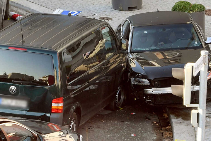 Die mutmaßlichen Täter wollten mit einem Auto fliehen, die Flucht fand jedoch ein schnelles Ende.