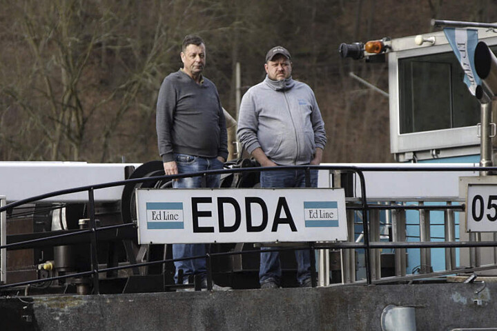Sturmtief "Sabine" hatte Kapitän Lutz Peschel (57, l.) und Kapitän Andre Frutig (37) in Hrensko zum unfreiwilligen Stop gezwungen.