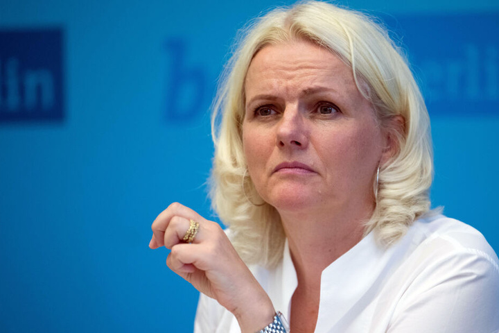 Nach den Worten von Umweltsenatorin Regine Günther (Grüne) soll von den erhöhten und berlinweit vereinheitlichten Bußgeldern "Signalwirkung" gegen unzulässige Abfallentsorgung im öffentlichen Raum ausgehen.