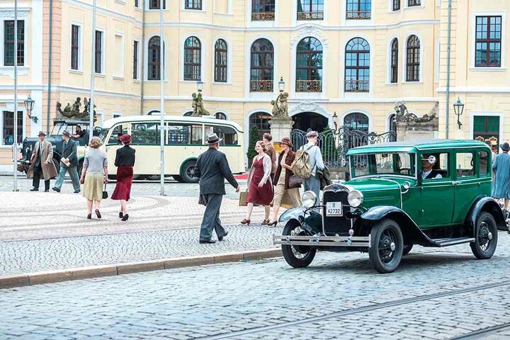 Gedreht wurde in Dresden bereits 2016. Unter anderen in der Kunstakademie, am Taschenbergpalais, vorm Schloss und in der Nähe des Zwingers.