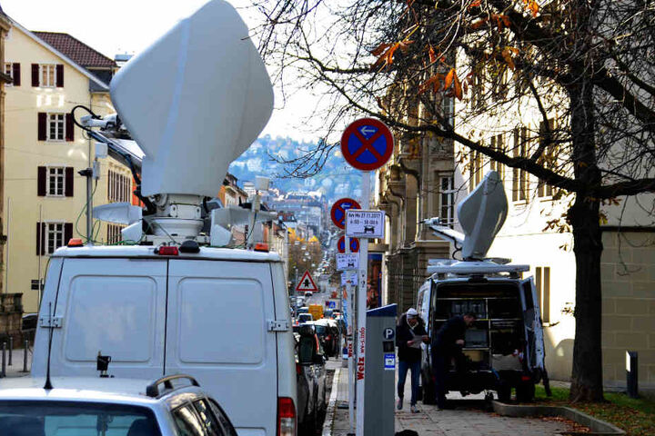Das Medieninteresse war groß, entsprechend waren mehrere Übertragungswagen vor Ort.