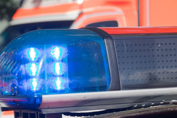 Für die Dauer der Rettungsmaßnahmen und der Unfallaufnahme blieb der Kreuzungsbereich bis 16.30 Uhr gesperrt. (Symbolbild)