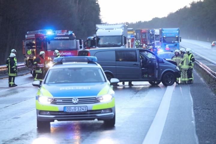 Infolge dieses Unfalls bildete sich ein Stau in Fahrtrichtung Dresden.