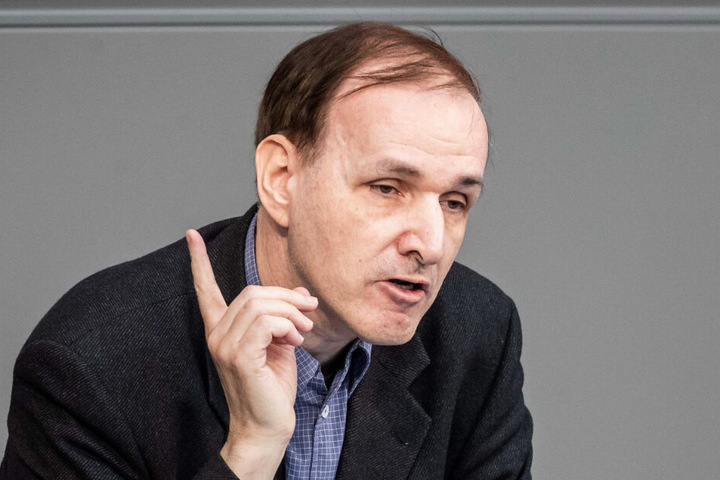 Gottfried Curio (59, AfD) spricht im Bundestag.