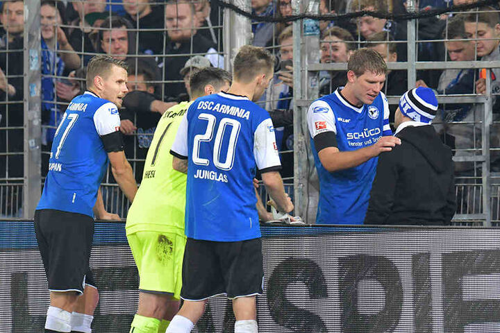 Das Team muss seinen Anhängern Rede und Antwort stehen.
