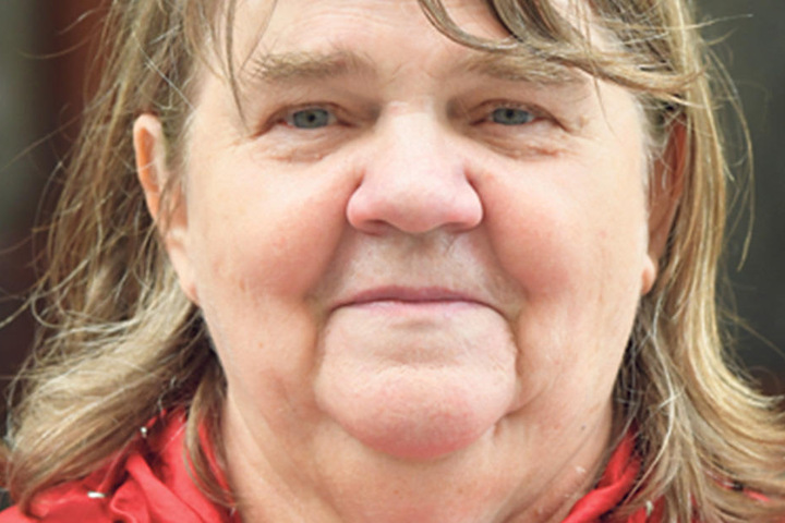 Monika
Brandt (65),
Rentnerin,
gebürtig aus
Görlitz und
in Bayern lebend,
weiß,
was sie wählt,
aber verrät
nur ein bisschen: „Ich wähle
bayerisch. Diese Partei wähle
ich immer und ich finde es sehr
wichtig, zur Wahl zu gehen.“