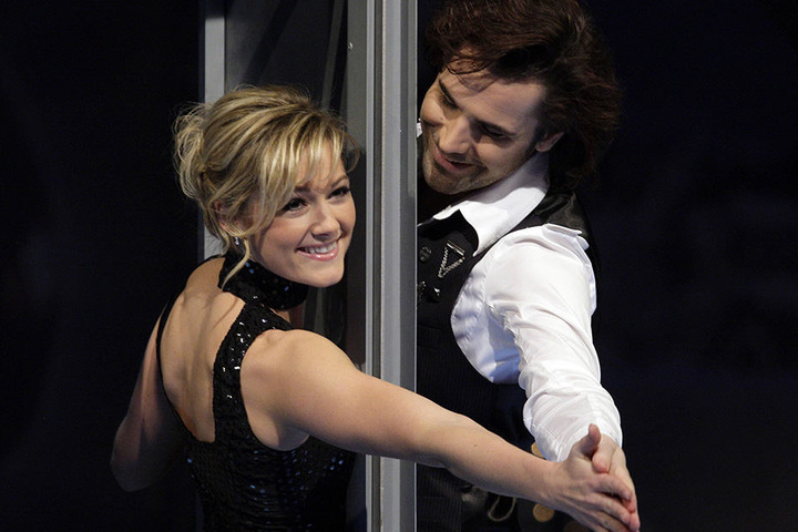 Jan Rouven 2006 bei einer Weihnachtsshow des MDR zusammen mit Sängerin Helene Fischer.