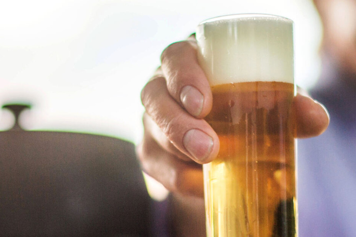 Im Biergarten lässt sich ein kühles Getränk bei diesen Temperaturen trinken.