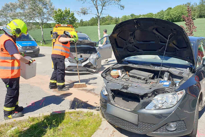 Auf der Kreuzung waren ein Seat und ein Toyota kollidiert.