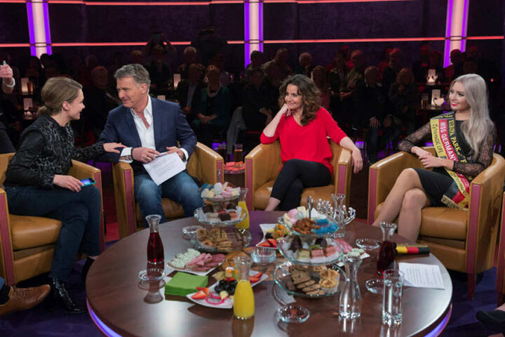 Talkrunde mit Miss Germany im "Riverboat" bei Jörg Pilawa (2.v.l.) und mit Katrin Huß (2.v.r.): "Heute gehe ich Fernsehauftritte viel gelassener an."