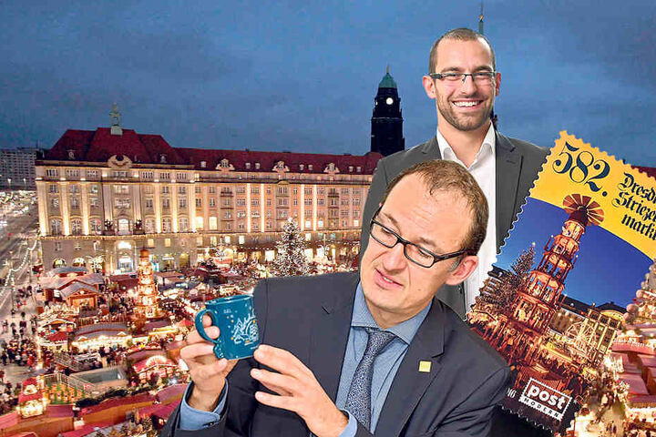 Robert Franke (vorn), Chef des Amtes für Wirtschaftsförderung, zeigt die diesjährige Striezelmarkttasse. Alexander Hesse, Marketingleiter bei Postmodern, zeigt die Sonderbriefmarke für den Dresdner Striezelmarkt.