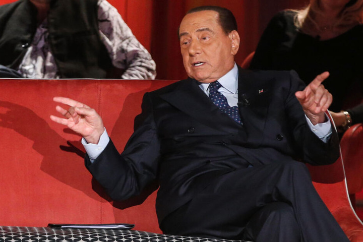 Silvio Berlusconi während der Aufzeichnung einer TV-Show in Rom am 12. November.