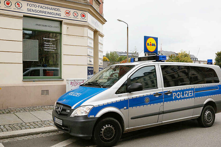 Unbekannte sind in ein Fotogeschäft in der Ludwig-Kirsch-Straße eingebrochen.