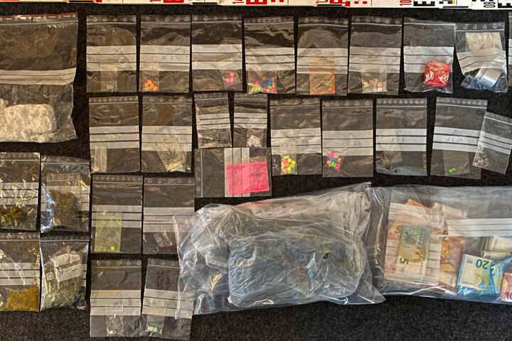 Die Polizei fand Drogen im Wert von über 55.000 Euro. (Symbolbild)