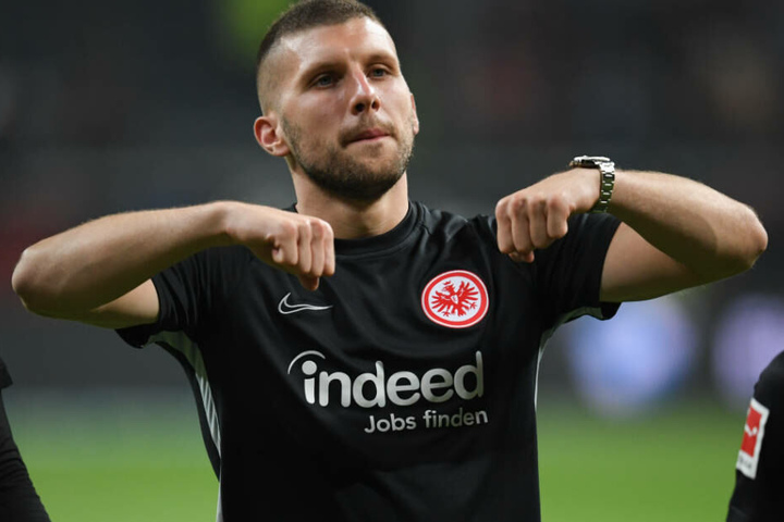 Hartnäckig halten sich die Gerüchte um eine Rückhol-Aktion des an den AC Mailand ausgeliehenen Ante Rebic.