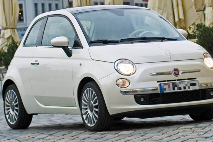 Die Polizei fand in dem kleinen Fiat Cinquecento einen Knopf, der für mächtig Ärger sorgt. (Symbolbild)
