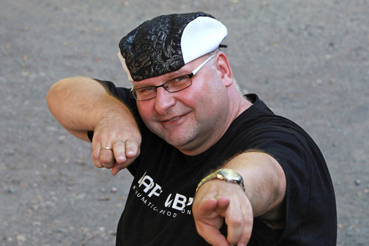 Für ihn kommt Helena nach Dresden: DJ Happy Vibes lädt die Fürstin zu seiner ersten, einstündigen Talkshow ein.
