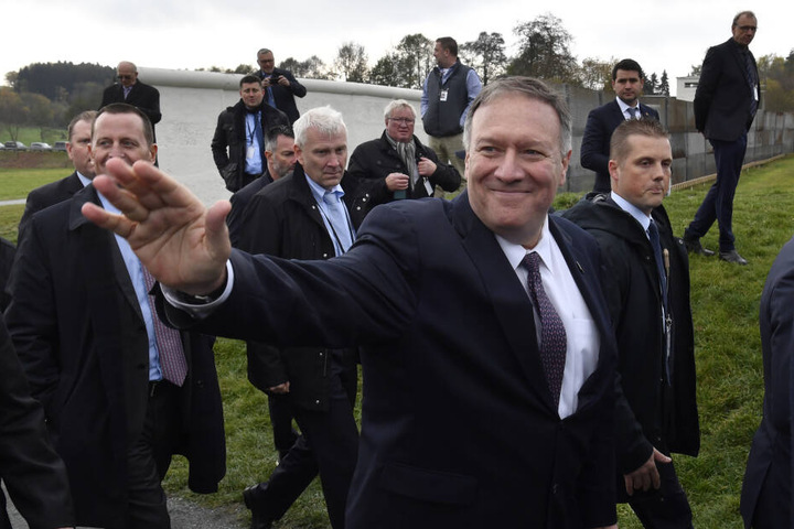Mike Pompeo ist aktuell auf Deutschland-Tour und sorgt am Donnerstag für Behinderungen im Leipziger Zentrum.