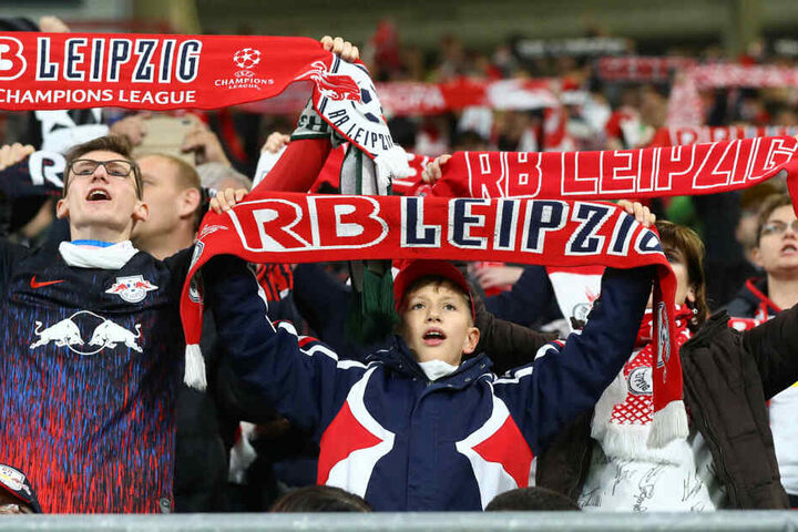 Im Schnitt besuchten 40.655 Fans die bislang neun Heimspiele in Bundesliga und Champions League.