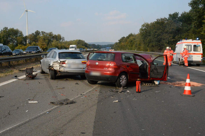Die fünf Insassen des Audi wurden bei dem Unfall verletzt.