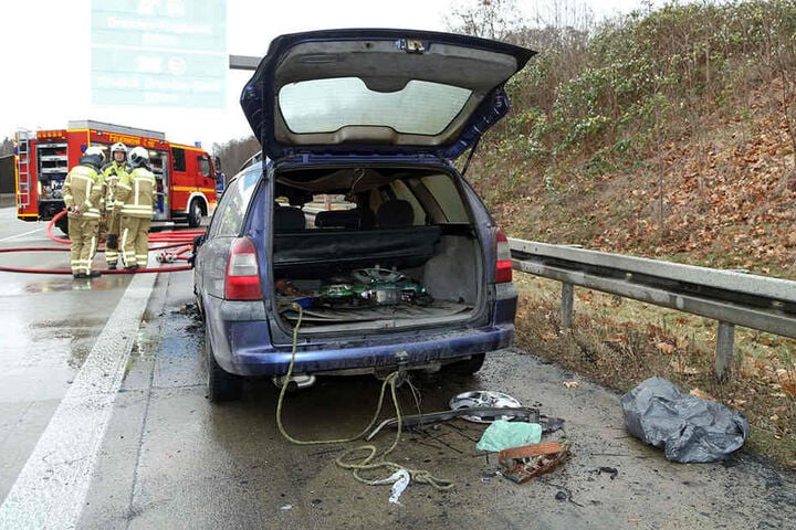 Während der Löscharbeiten mussten Autobahn gesperrt werden.