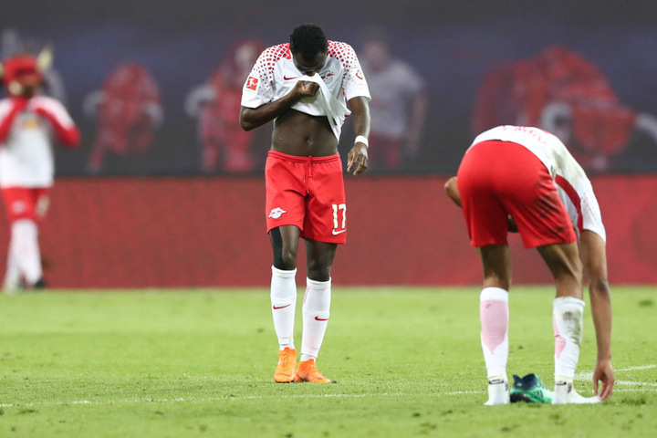 Bruma (l.) und Dayot Upamecano mussten die 1:4-Pleite gegen Leverkusen schnell aus den Köpfen bekommen.