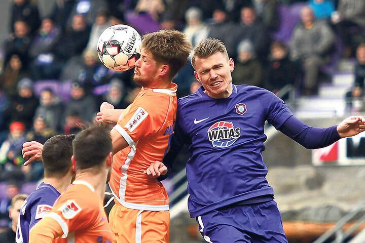 In der Hinrunde war Steve Breitkreuz (r, hier gegen Darmstadts Johannes wurtz) der beste Zweikämpfer der Liga. Daran möchte er jetzt anknüpfen.