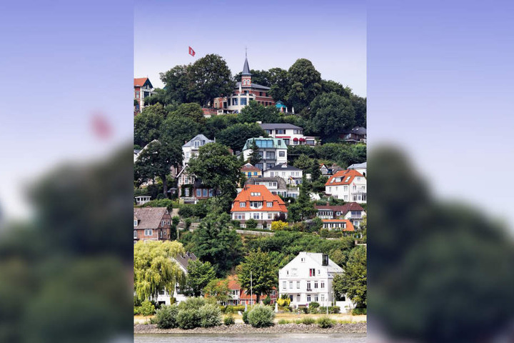 Villen, Stadthäuser und das Gourmet-Restaurant auf dem Süllberg in Blankenese.