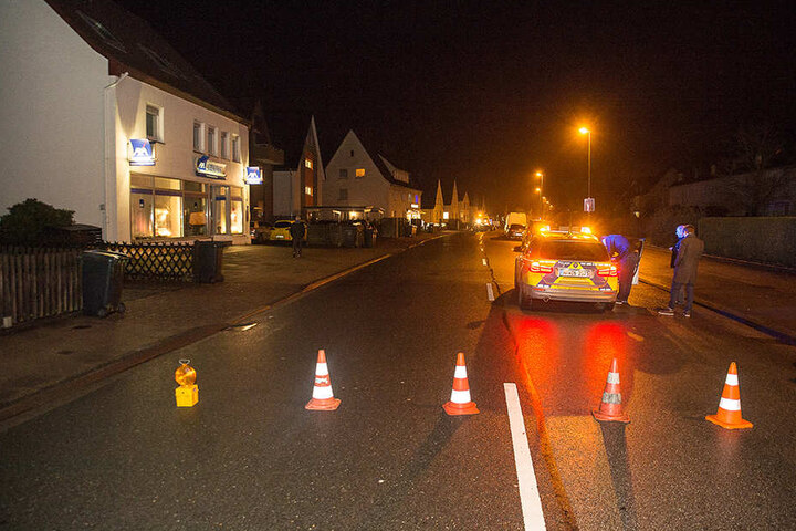 Die Talbrückenstraße musste von der Polizei gesperrt werden.