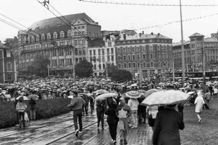 An die 20.000 Menschen demonstrierten am 7. Oktober 1989 auf dem Postplatz und zogen zum Rathaus.