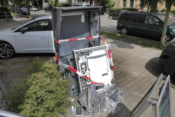 In der Further Straße erbeutete der mutmaßliche Täter Tabakwaren und Bargeld.