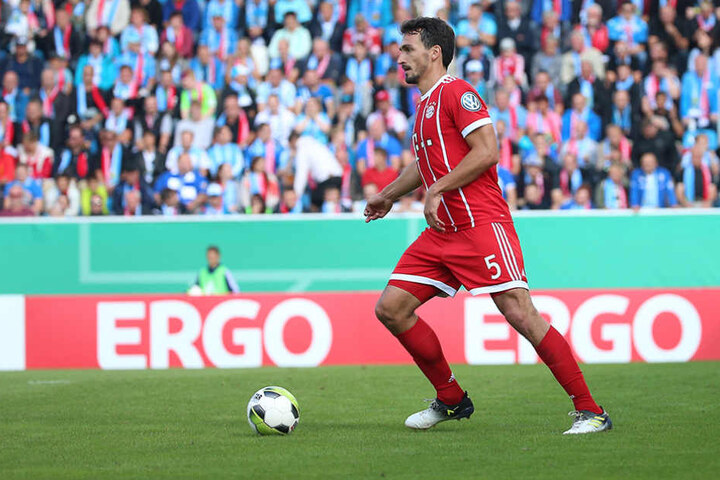 Auch gegen Weltmeister Mats Hummels hatte Daniel Frahn einen schweren Stand.